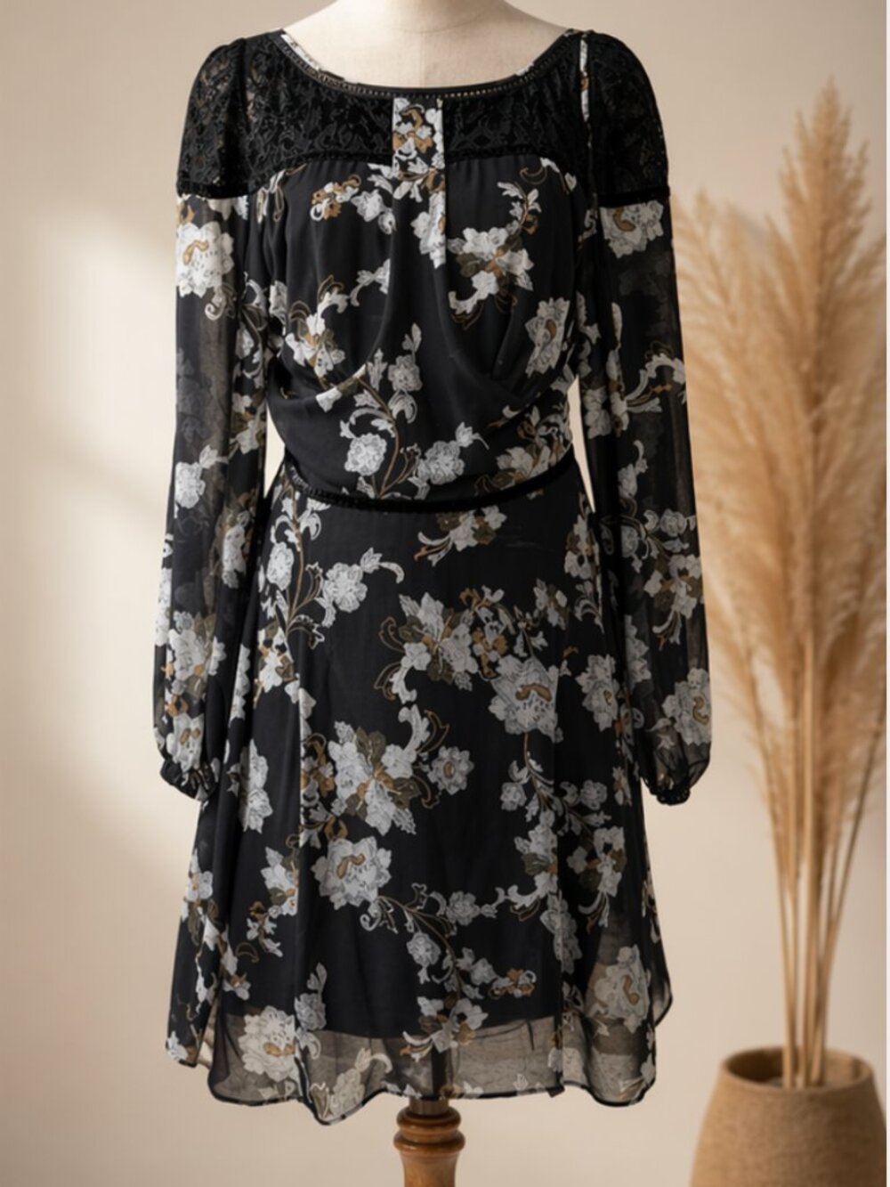BEBE open back Long-Sleeve Chiffon Dress